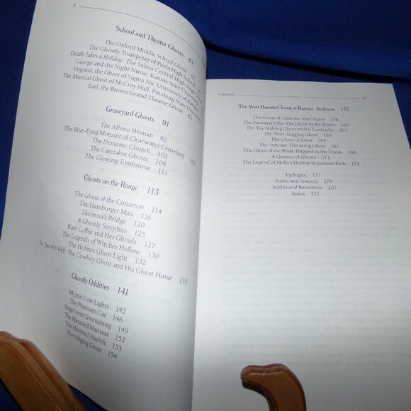 Haunted Kansas: Ghost Stories & More - Lisa Hefner Heitz - Softcover Book - 1997 - Picture 6 of 6